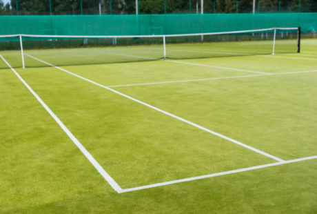 construction court de tennis en gazon synthétique à Saint-Raphael
